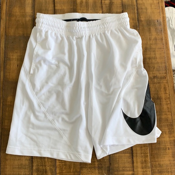 white nike shorts mens
